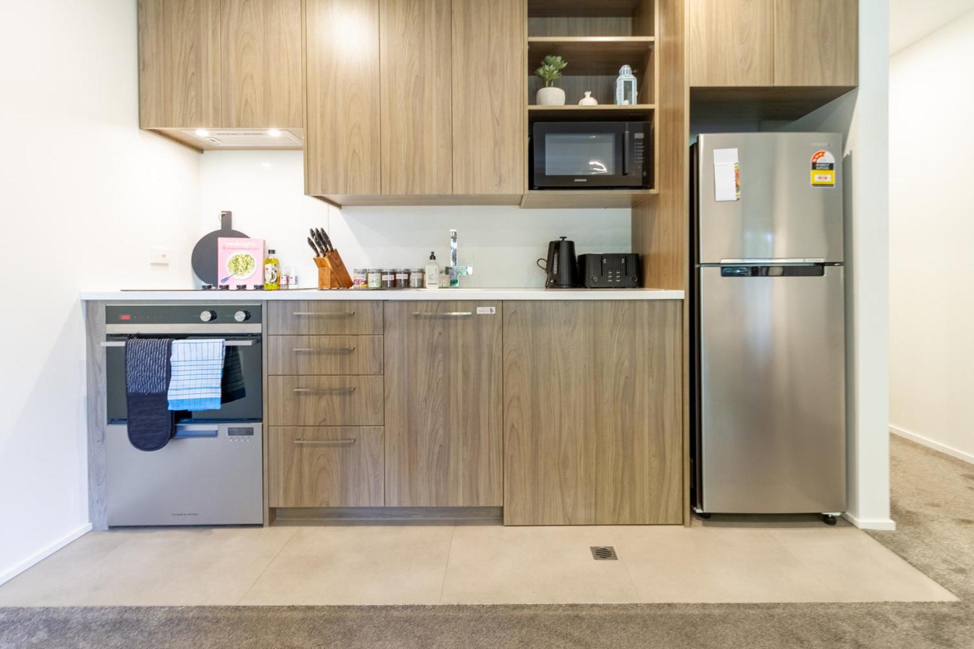Cozy 1-Bed Apartment With Park Views, Sleeps 4 Christchurch Eksteriør bilde