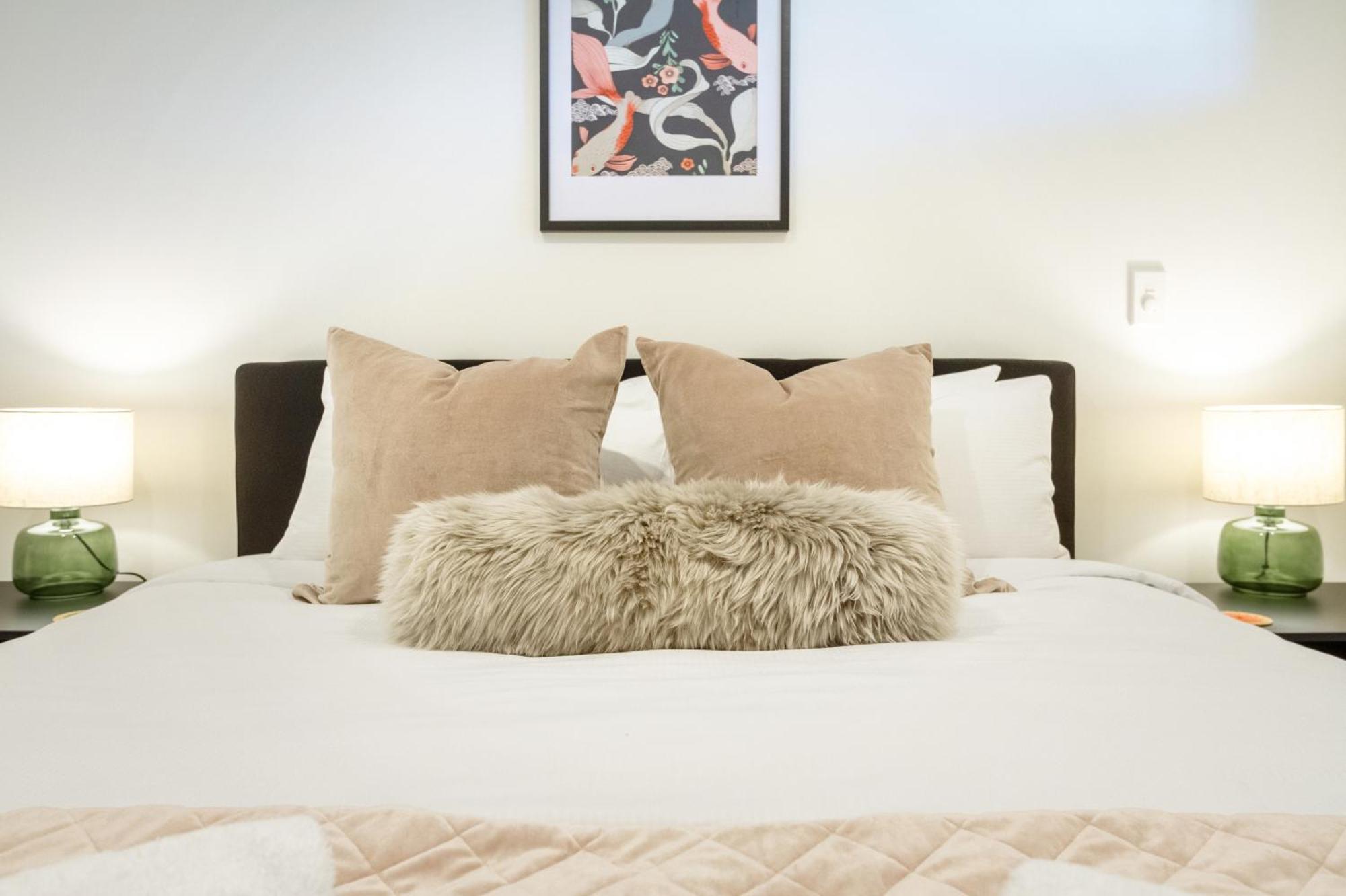 Cozy 1-Bed Apartment With Park Views, Sleeps 4 Christchurch Eksteriør bilde