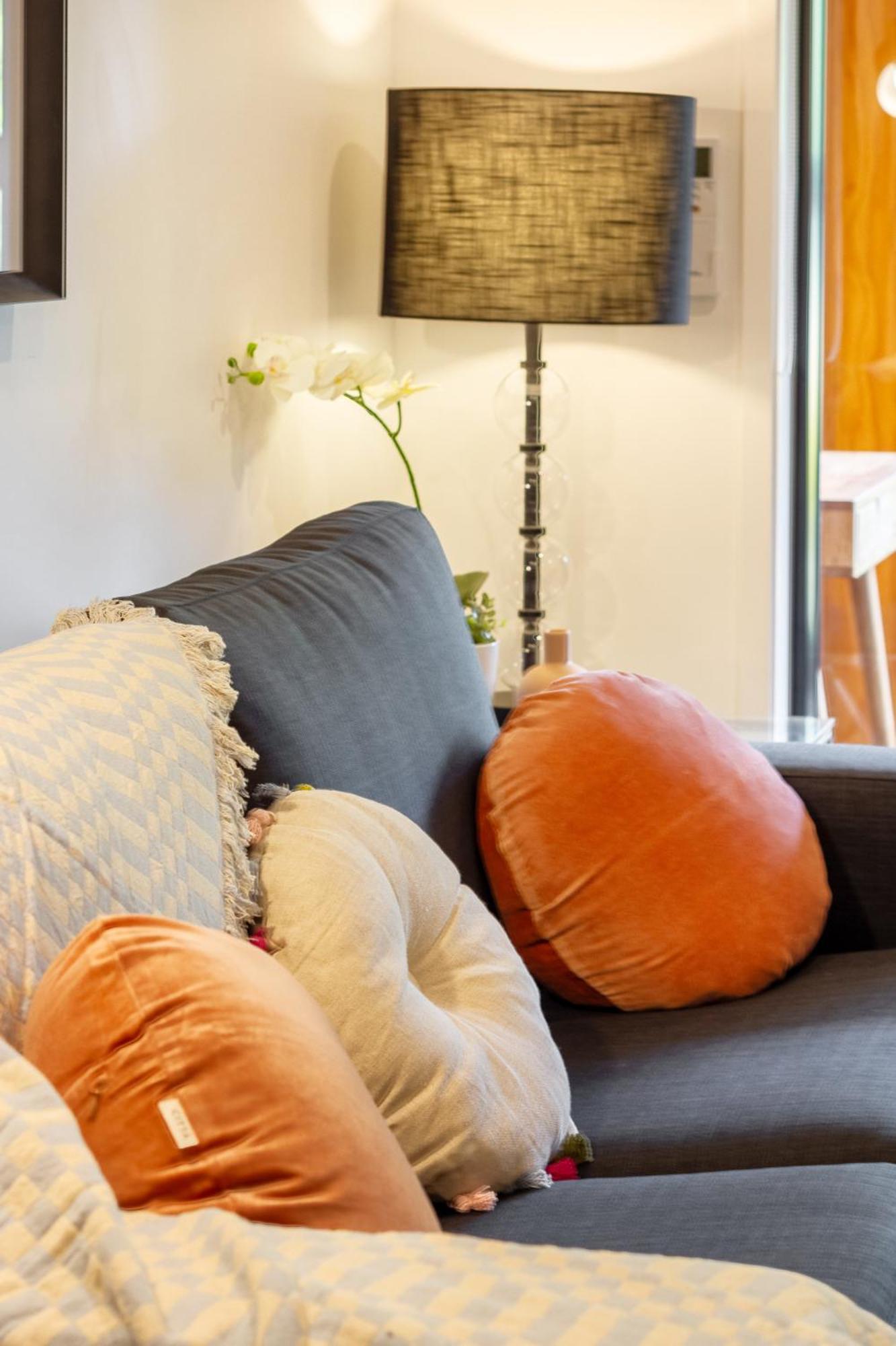 Cozy 1-Bed Apartment With Park Views, Sleeps 4 Christchurch Eksteriør bilde
