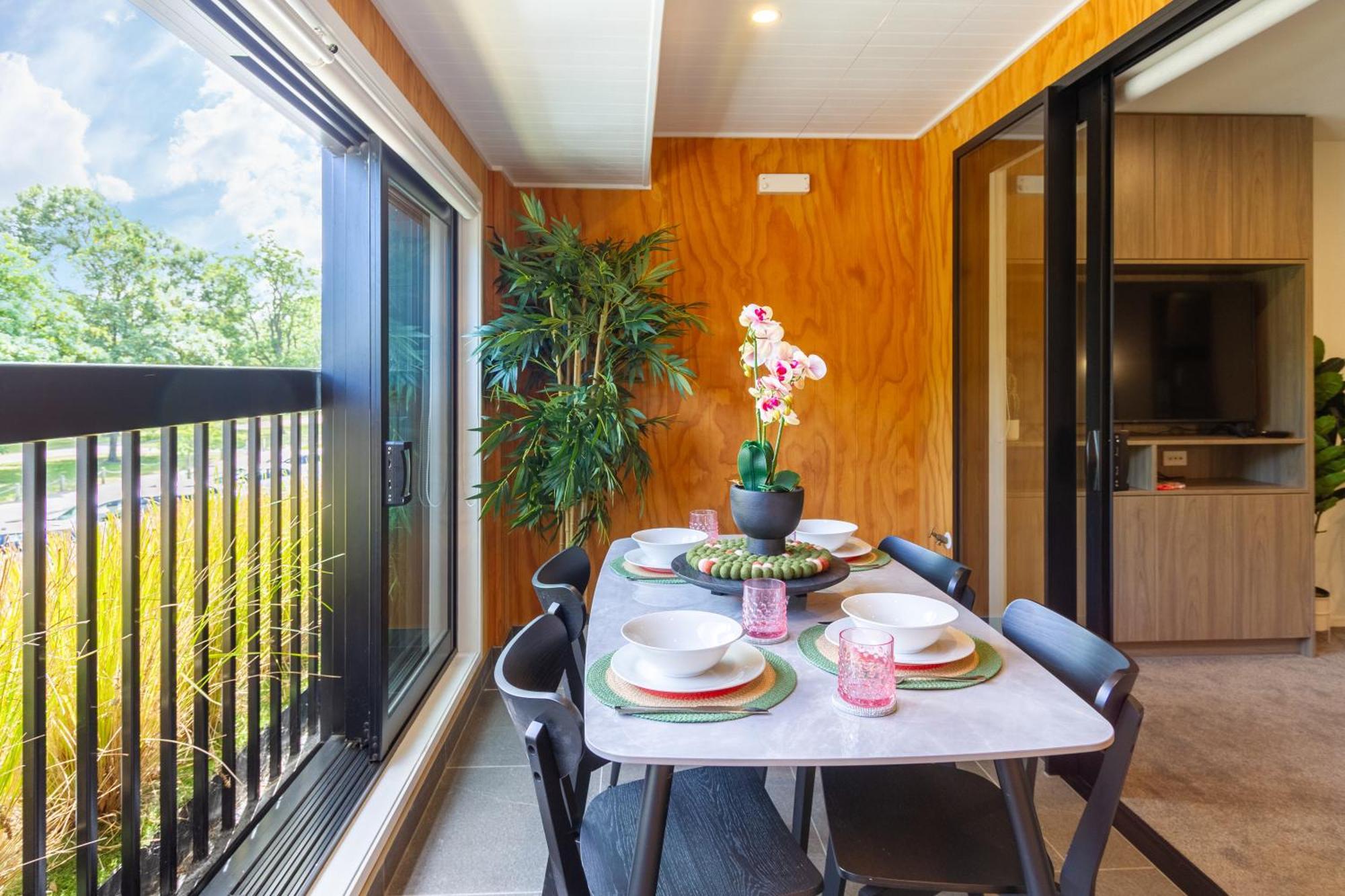 Cozy 1-Bed Apartment With Park Views, Sleeps 4 Christchurch Eksteriør bilde