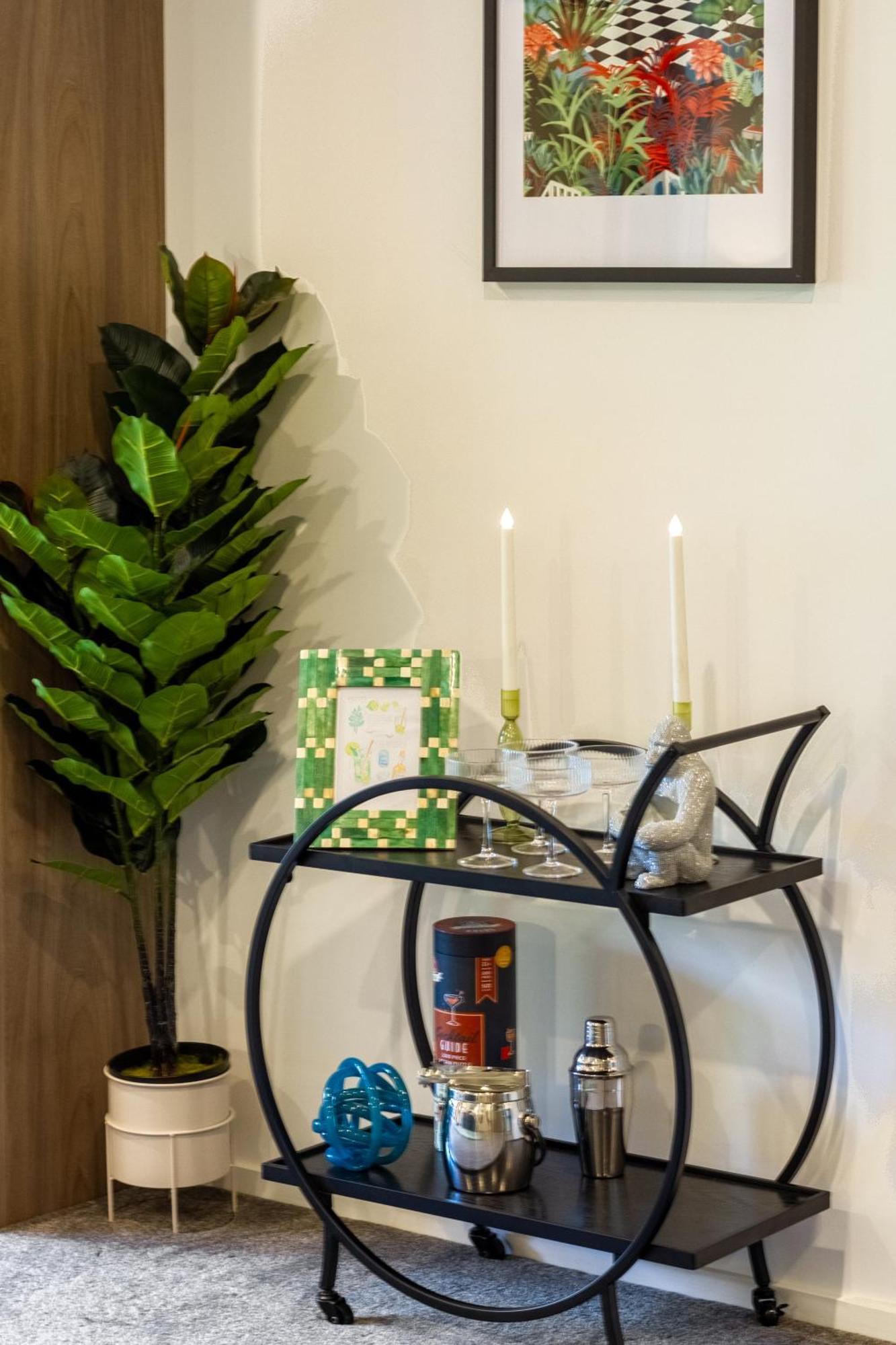 Cozy 1-Bed Apartment With Park Views, Sleeps 4 Christchurch Eksteriør bilde