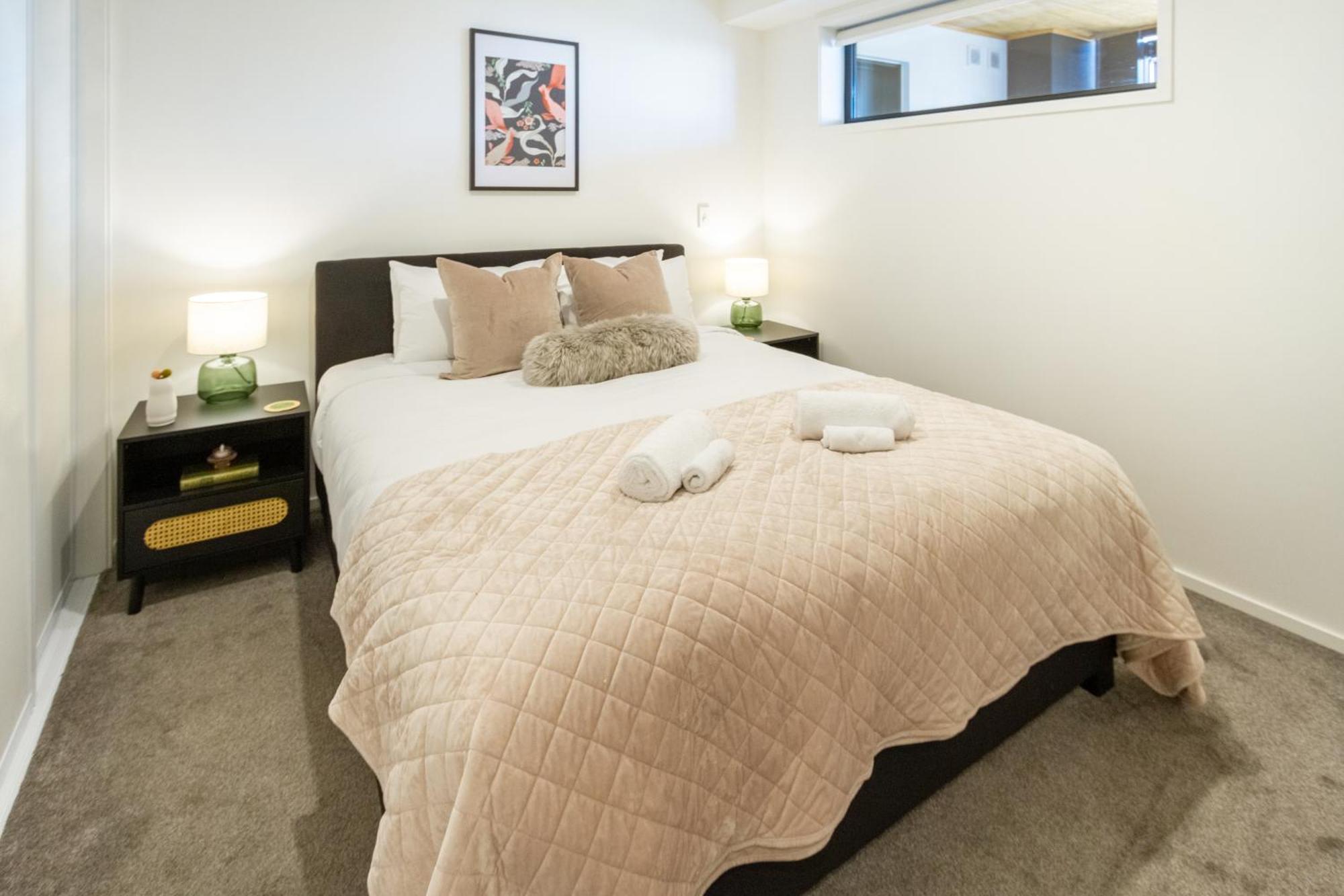 Cozy 1-Bed Apartment With Park Views, Sleeps 4 Christchurch Eksteriør bilde
