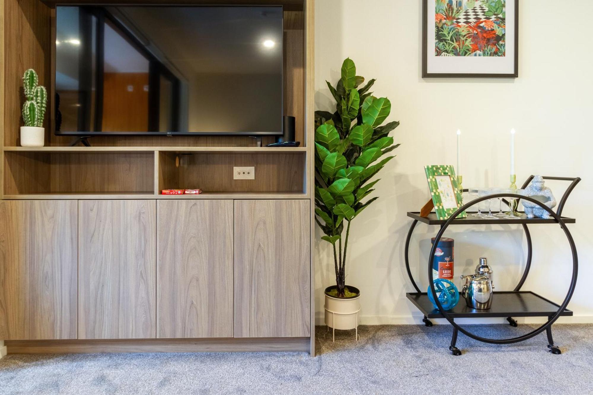 Cozy 1-Bed Apartment With Park Views, Sleeps 4 Christchurch Eksteriør bilde