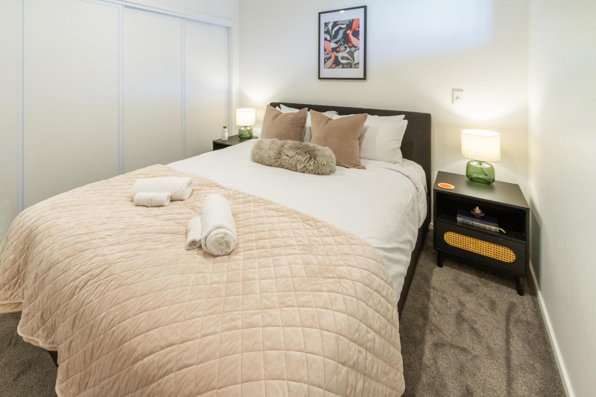 Cozy 1-Bed Apartment With Park Views, Sleeps 4 Christchurch Eksteriør bilde