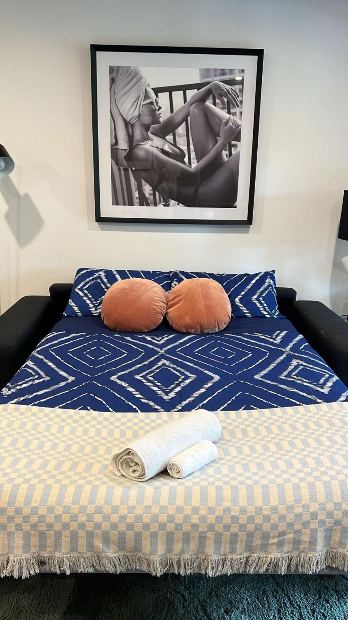 Cozy 1-Bed Apartment With Park Views, Sleeps 4 Christchurch Eksteriør bilde